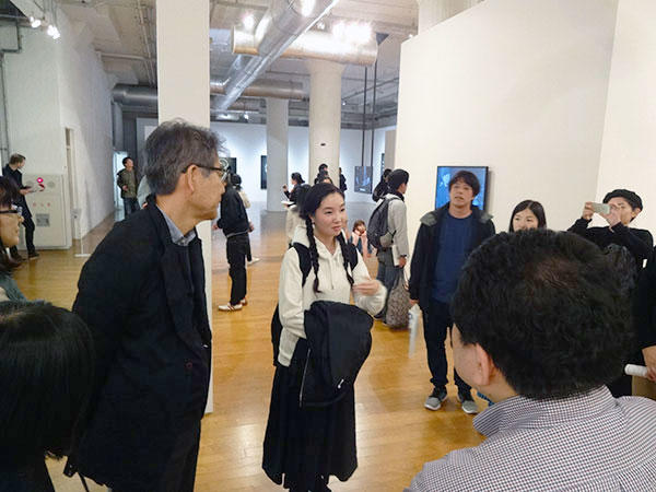 Partway through, the group were joined by Nissan Art Award 2017 finalist Yokoyama Nami to explain her work in person, a valuable opportunity for MAMC members to question an artist directly about their work.